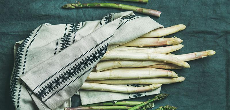 Green and white asparagus