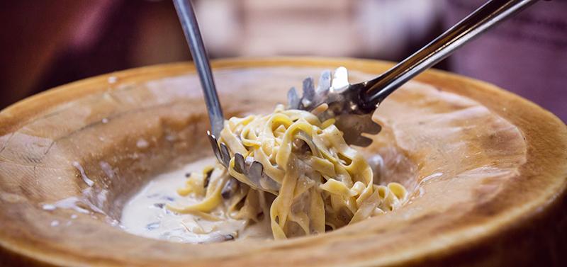 Pasta serving utensils