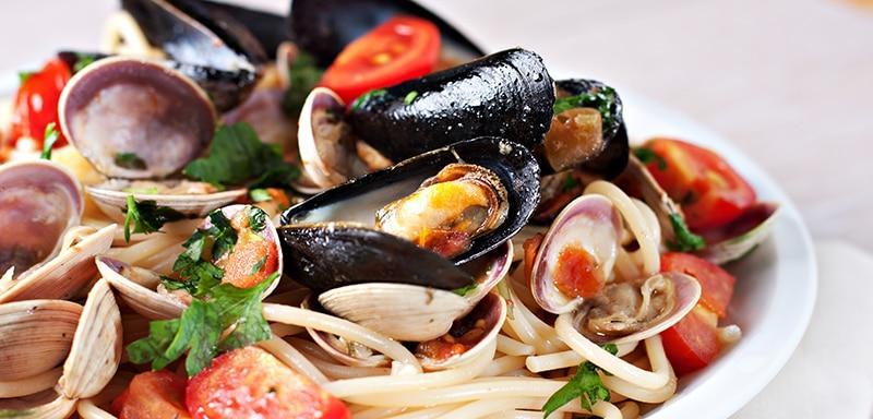 Spaghetti Pasta with Mussels, Baby Clams, and Tomatoes